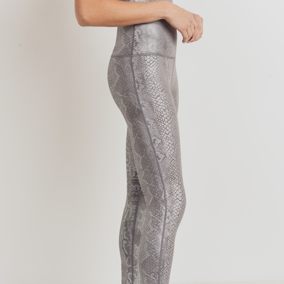 NWT! 🥰 Snake Print High Waisted Legging Pants - Picture 2 of 7